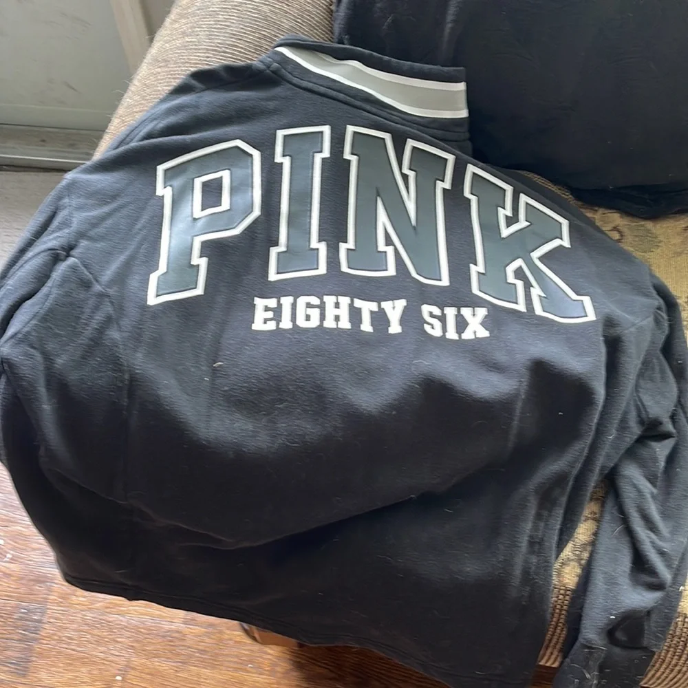 pullover - Picture 2 of 2